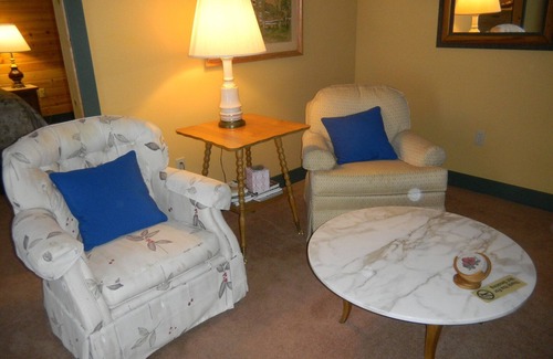 Thompsonville Bed & Breakfast | Gatehouse Bed and Breakfast one mile from Crystal Mountain Family Resort