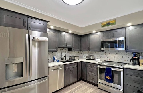 Mendon Condo | Gateway Condominiums A10, a spacious 2-bedroom retreat in Mendon, Vermont, for up to 6 guests.