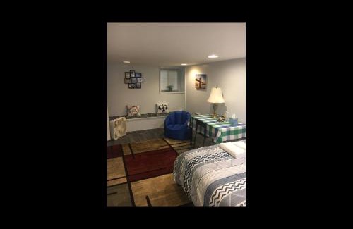 Charles Village House | Gateway en-suite bedroom only one bed next jhu