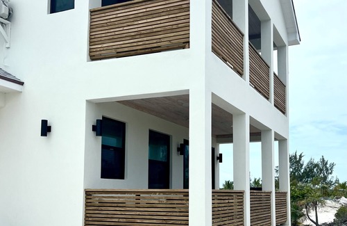 William's Town Cottage | Gateway for couples and families in beautiful tropic of cancer beach