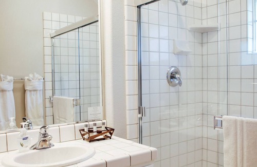 Copperopolis Hotel | Gateway Hotel, Trademark Collection by Wyndham