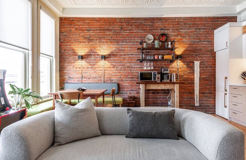 Stratford Apartment | Gateway Inn: Harmony Loft 2BRM