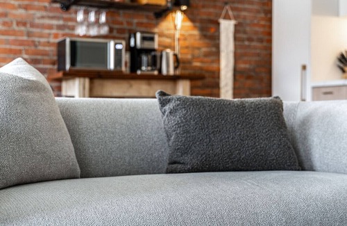 Stratford Apartment | Gateway Inn: Harmony Loft 2BRM