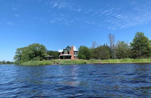 Greater Napanee Cottage | Gateway of Prince Edward County@800 ft Waterfront 20ac Forest