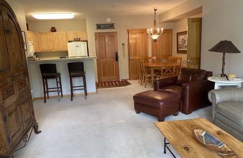 Mountain House Condo | Gateway River Run: 2 Suites, Walk to Lifts, Slope Views, Washer/Dryer