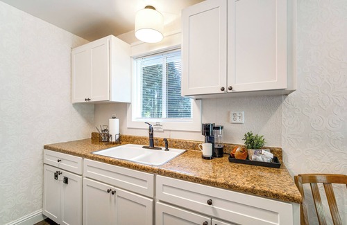 Klamath Lake Cottage | Gateway to Crater Lake: Cabin in Klamath Falls!