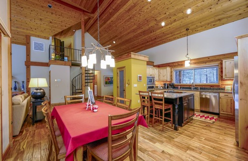 Sisters Cabin | Gateway to Ponderosa Pines-Sisters OR Cabin+Casita