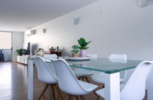 Launceston CBD Apartment | Gateway to The Gorge, Central with Free Parking