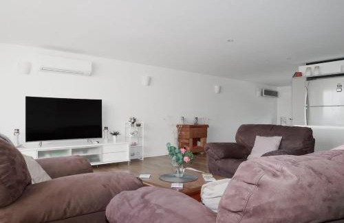 Launceston CBD Apartment | Gateway to The Gorge, Central with Free Parking