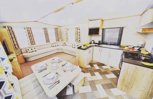 Knaresborough House | Gateway to the Yorkshire Dales a Luxurious 2 bedroom Motorhome sleeps 4