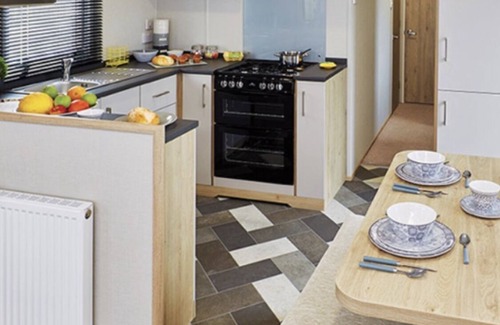 Knaresborough House | Gateway to the Yorkshire Dales a Luxurious 2 bedroom Motorhome sleeps 4