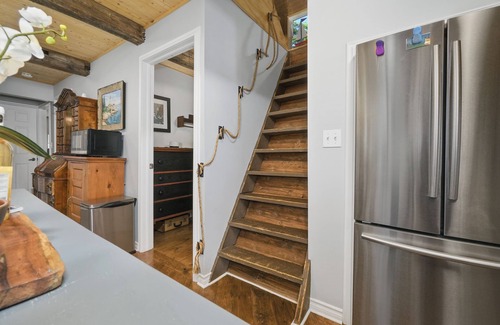 Campbellford Cottage | Gather on the Trent| Waterfront | Boats | Hot Tub | Sauna | Dock