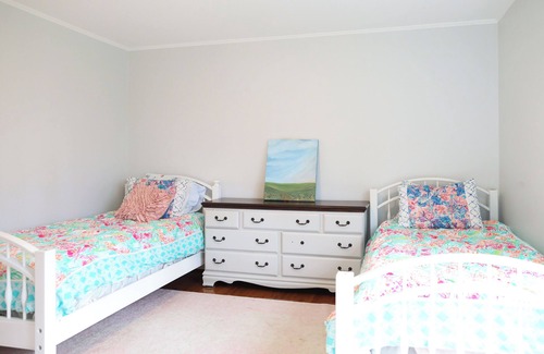 Annapolis House | Gather together! Private wooded lot, 2 kitchens, large deck, 3 mi to downtown!