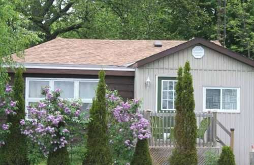 Carrying Place Cottage | Gather your group and get away to beautiful Carrying Place, ON.