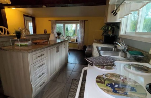 Carrying Place Cottage | Gather your group and get away to beautiful Carrying Place, ON.