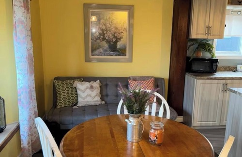Carrying Place Cottage | Gather your group and get away to beautiful Carrying Place, ON.