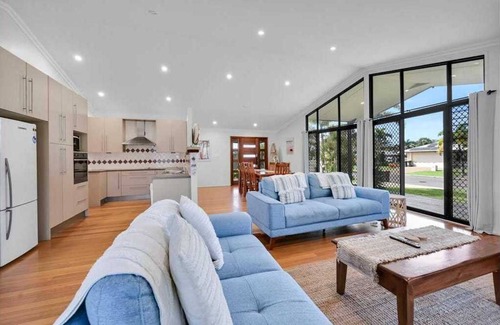 Agnes Water House | Gathering of 8 Pet Friendly Holiday House