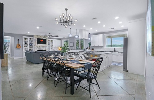 Hays County House | Gatlin Getaway I Pool, Hot tub, Stargazing, Family Fun