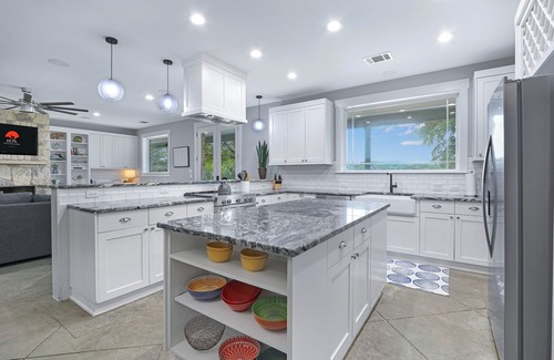 Hays County House | Gatlin Getaway I Pool, Hot tub, Stargazing, Family Fun