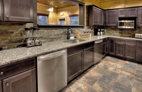 Gatlinburg Cabin | Gatlinburg - The Gatlinburg Lodge - 20 Bdrms.