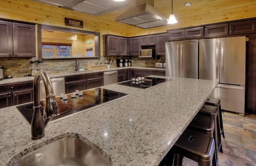 Gatlinburg Cabin | Gatlinburg - The Gatlinburg Lodge - 20 Bdrms.