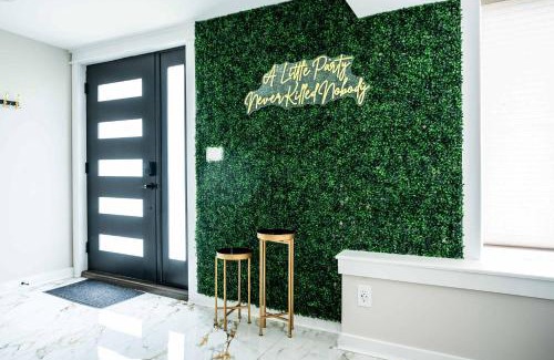 Lake Geneva House | Gatsby Theme Near Downtown with Hot Tub & Game Room