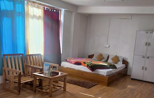 Old Manali House | Gaurav Guest House, Old Manali - Riverside Property ! River & Mountain View !