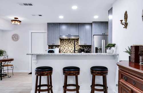 Live Oak House | Gazebo - A Birdy Vacation Rental