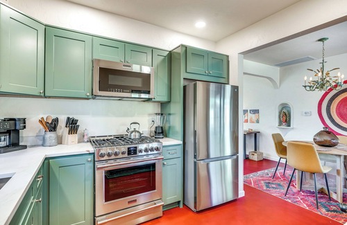 Grant - Glenn House | Gazebo, Patios & Grill: Colorful Tucson Retreat!
