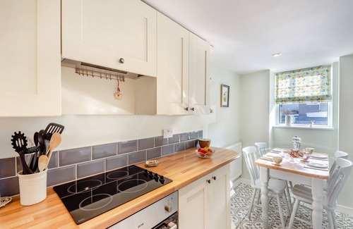 Pen-y-sarn Cottage | Tyn Giat Cottage offers a perfect home for your relaxing getaways.