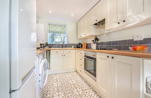Pen-y-sarn Cottage | Tyn Giat Cottage offers a perfect home for your relaxing getaways.