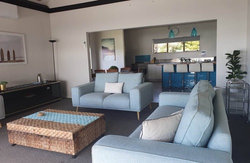 Omapere House | GB’s Grand Bach