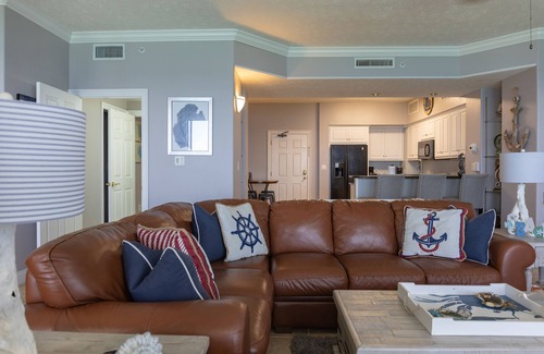 Thomas Drive Condo | GC 2 BDRM - 2 KING BEDS; Gulf front 40 Ft Balc; Spec View; Bch Chair Serv Incld!