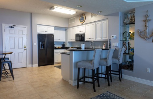 Thomas Drive Condo | GC 2 BDRM - 2 KING BEDS; Gulf front 40 Ft Balc; Spec View; Bch Chair Serv Incld!