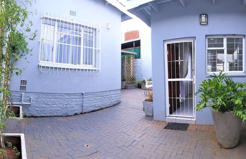 Greater Johannesburg Metropolitan Area House | GCo: Sunny cute 2 bed with braai, WiFi, Netflix