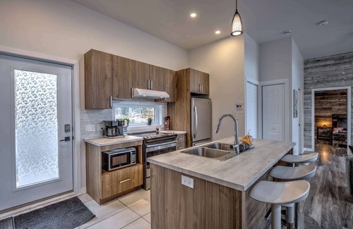 Chertsey Ski Chalet | Geai bleu | waterfront | spa | sauna | dogfriendly