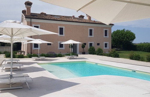 Monsano Apartment | Gelsomino apartment in country villa with pool in the heart of the Marche region