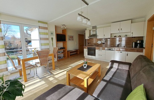 Wasserzell Apartment | Gemühtliche Ferienwohnung mit Garten und Liegewiese