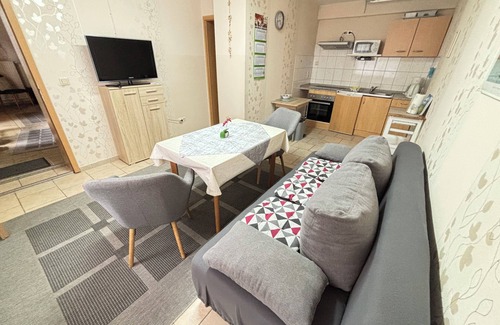 Emden Apartment | Gemütliche 2-raum-wohnung, 2 Pers., Emden am Deich, Parkplatz, Grillplatz, Wlan