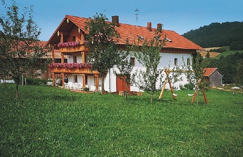 Chamerau Apartment | Gemütliche 70qm Parterrewohnung für bis zu 4 Personen mit Gartenblick