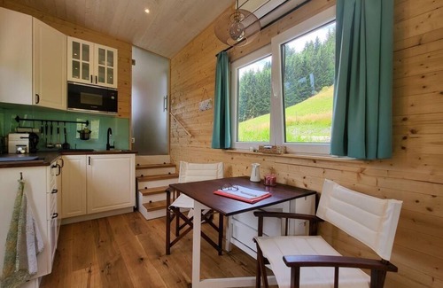 Reichenau an der Rax Apartment | Gemütliches Tiny House für Maximal Zwei Personen mit Voll Ausgestatteter Küche
