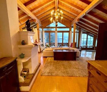 Reith bei Kitzbuehel Apartment | Gemütliche Dachgeschosswohnung in einem österreichischen Herrenhaus