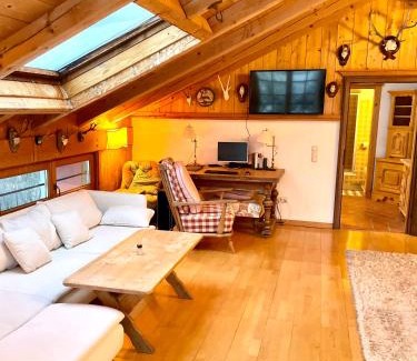 Reith bei Kitzbuehel Apartment | Gemütliche Dachgeschosswohnung in einem österreichischen Herrenhaus