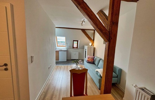 Goerlitz Apartment | Gemütliche Dachgeschosswohnung mit Ausblick