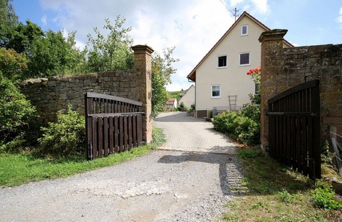 Sulzfeld Apartment | Gemütliche 55qm Ferienwohnung, viele Freizeit-und Erlebnisangebote, kostenfreies WLAN