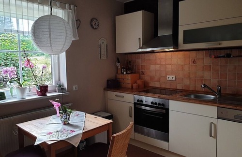 Neubau Apartment | Gemütliche Ferienwohnung mit eigenem Kaminofen und Balkon