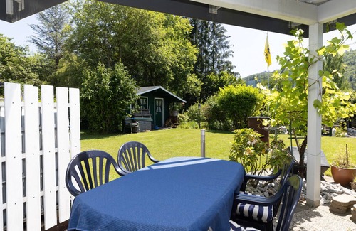 Dahlbruch Apartment | Gemütliche Ferienwohnung 46qm mit Überdachter Terrasse