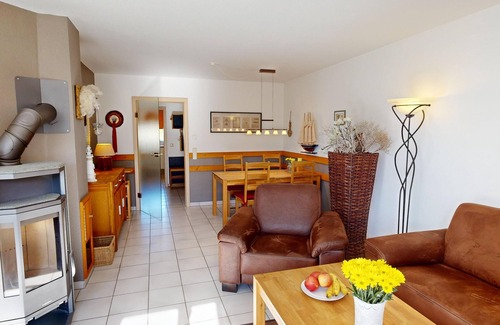 Wenkendorf Apartment | Gemütliche Ferienwohnung mit Kamin für 5 Gäste und Hund auf Fehmarn