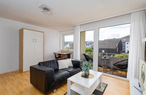 Bad Driburg Apartment | Gemütliche Fewo 1-3 Personen Balkon, Küche, Badewanne, Smart TV, Arbeitsplatz