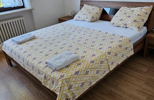 Ichenhausen Apartment | Gemütliche Gäste Suite für ruhige Nächte. Zentral